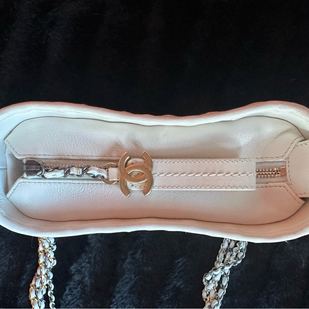 Channel small Rattan Gabrielle Hobo 2020 collection - Picture 9 of 15